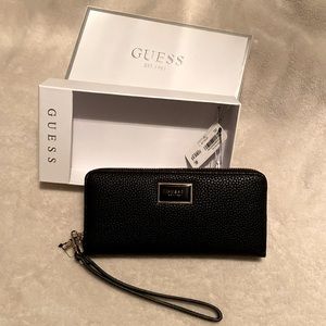 GUESS Women’s wallet, wrislet, zip around, black